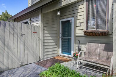 12 Maplecrest