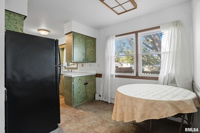 2110 N Fairmount St, Davenport, IA 52804 - photo 5