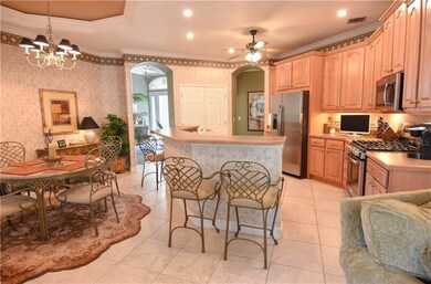 KITCHEN WITH BREAKFAST BAR