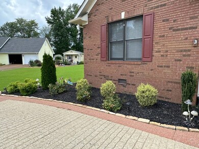 608 Fairfield Dr, Paris, TN 38242 - photo 2