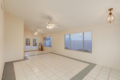 3220 E Poinsettia Dr-7