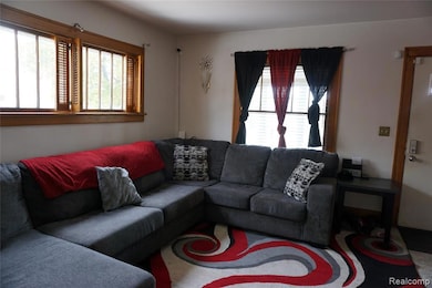 2008 University Ave, Flint, MI 48504 - photo 5