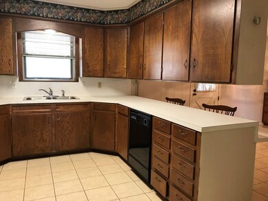 3921 Wickersham St, Bay City, TX 77414 - photo 5