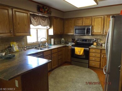 Newer kitchen with appliances remaining!!