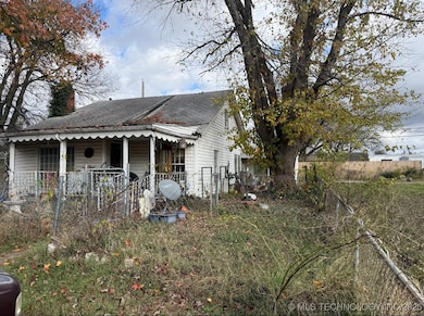 107 N Orphan St, Pryor, OK 74361 - photo 2