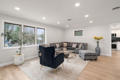 5 Bencliffe Cir, Auburndale, MA 02466 - photo 4