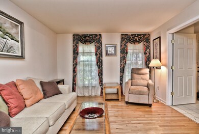 7705 Wagon Trail Ln, Springfield, VA 22153 - photo 3