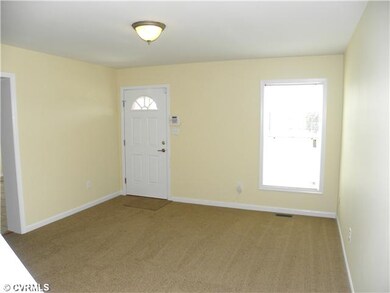 Living Room - 17' 7 