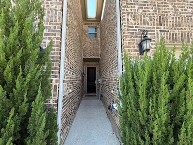 624 Hutchinson Ln, Lewisville, TX 75077 - photo 3