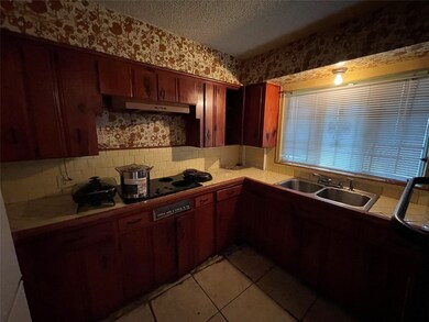 10109 Bretton Dr, Houston, TX 77016 - photo 3