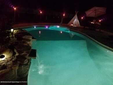 sq POOL