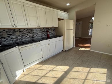 131 Albury Way, North Brunswick, NJ 08902 - photo 5