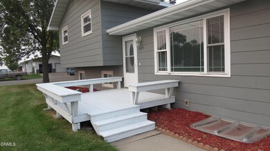 1605 4th Ave SW, Jamestown, ND 58401 - photo 2