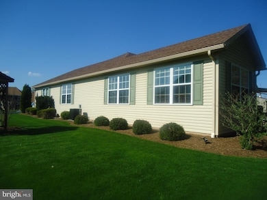 596 Governors Ct, Chambersburg, PA 17201 - photo 4
