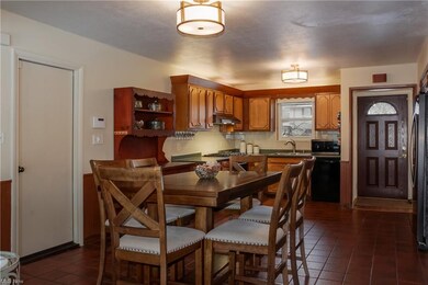 22530 Sandalwood Rd, Bedford, OH 44146 - photo 4