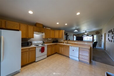 235 SW 14th St, Chehalis, WA 98532 - photo 4