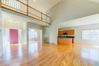 completely open floor plan Dining room w/ palladiu