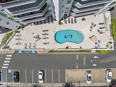 DB pool and deck