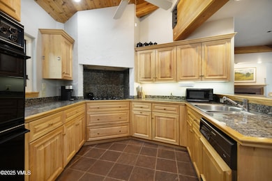 2506_buffalo_park_13_interior_kitchen_a