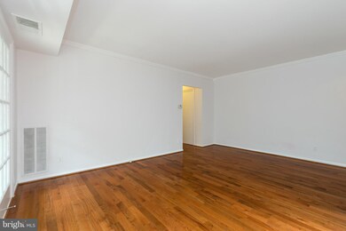 3830 Lyndhurst Dr unit 301, Fairfax, VA 22031 - photo 3