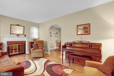 513 Lawrence Ave, Reading, PA 19609 - photo 2