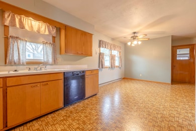 32 S Pontiac Dr, Janesville, WI 53545 - photo 7