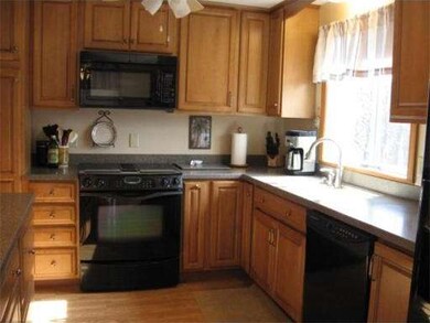 14 Fernwood Dr, Rutland, MA 01543 - photo 2