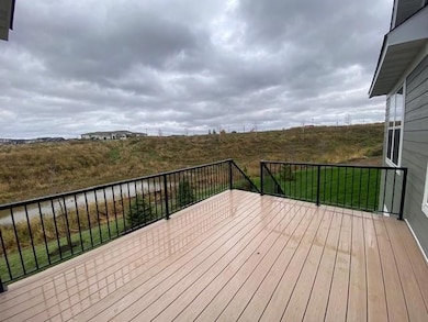 Move right in and enjoy the Fall season!