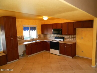 6 - Kitchen