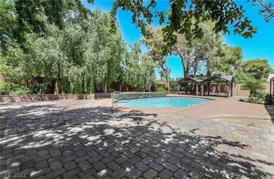 4221 W Pinecrest Cir, Las Vegas, NV 89121 - photo 6