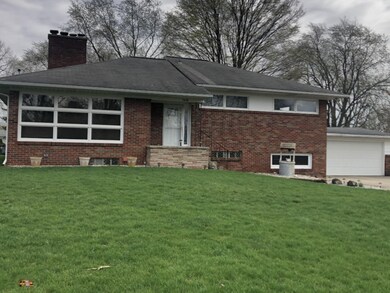 7476 Belvue front