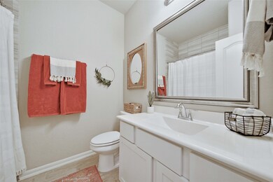 The secondary bath is located between the secondary bedrooms !!