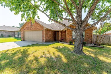 703 Oakmont Dr, Ennis, TX 75119 - photo 3