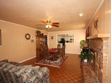 12017 Camelot Ct, Oklahoma City, OK 73120 - photo 6