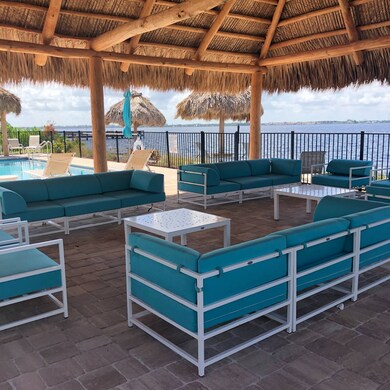 Pool Lounge