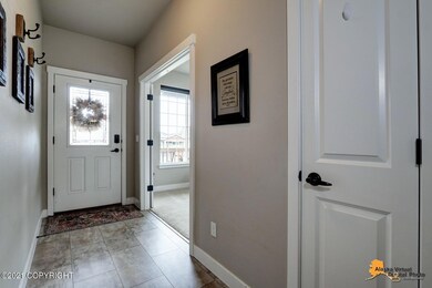Foyer w/lvp floors