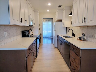 720 Huntwich Dr, Bedford, TX 76021 - photo 3