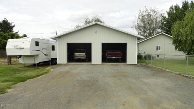 Oversized 2 Car Garage