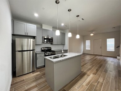 7205 Carver Rd unit B, Houston, TX 77088 - photo 3