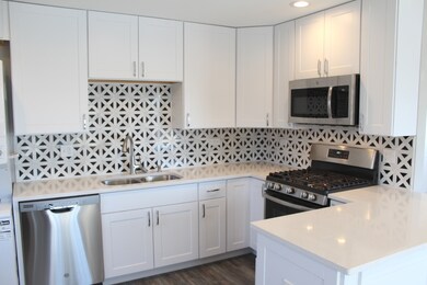 927 Berkley St, Carpentersville, IL 60110 - photo 4