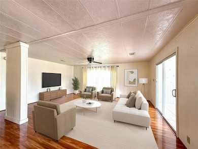 210 N Saint Thomas Cir, Apollo Beach, FL 33572 - photo 5