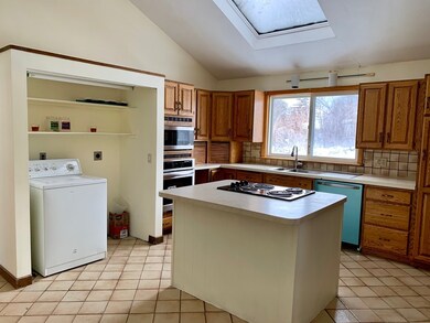 115 Vine St, Saugus, MA 01906 - photo 4
