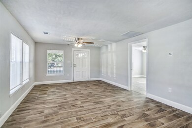 6523 Enid St, Houston, TX 77022 - photo 4