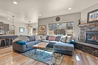 3526 NE Crystal Springs Dr, Bend, OR 97701 - photo 4