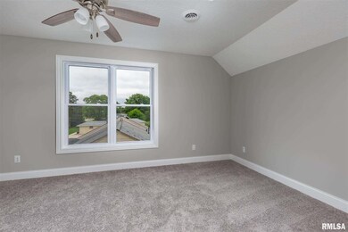 1217 W 53rd St, Davenport, IA 52806 - photo 7