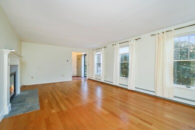 006-photo-living-room-8009450