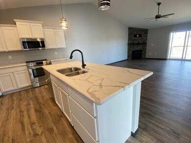 426 Dawson Dr, West Branch, IA 52358 - photo 5