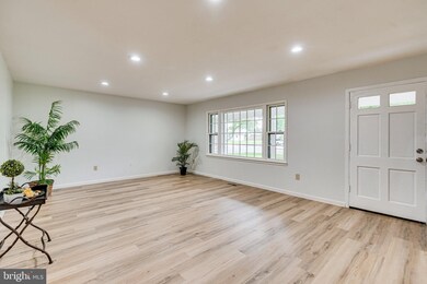 13129 Poplar Tree Rd, Fairfax, VA 22033 - photo 4