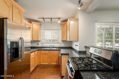 Kitchen w/Breakfast Bar