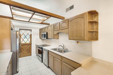 17_3105RoyalOak010_mls